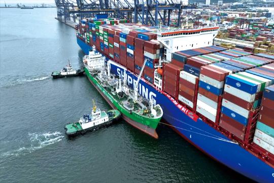 全球首單綠色船用氨燃料在大連港成功加注